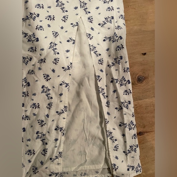 House of Harlow Blue White Floral Linen Smocked Dress Prairie Boho Feminine M - Picture 6 of 9